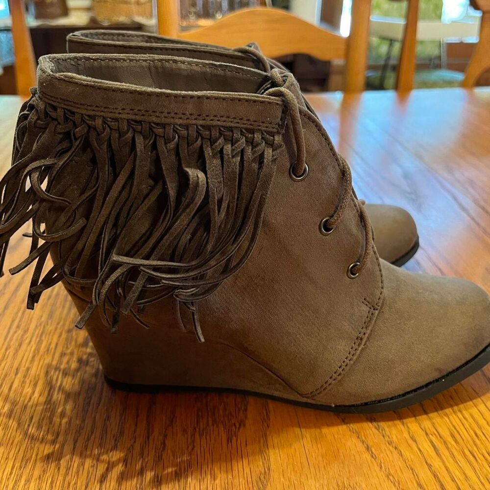 Women's Brown Faux Suede Fringe Wedge Boots Size 8M